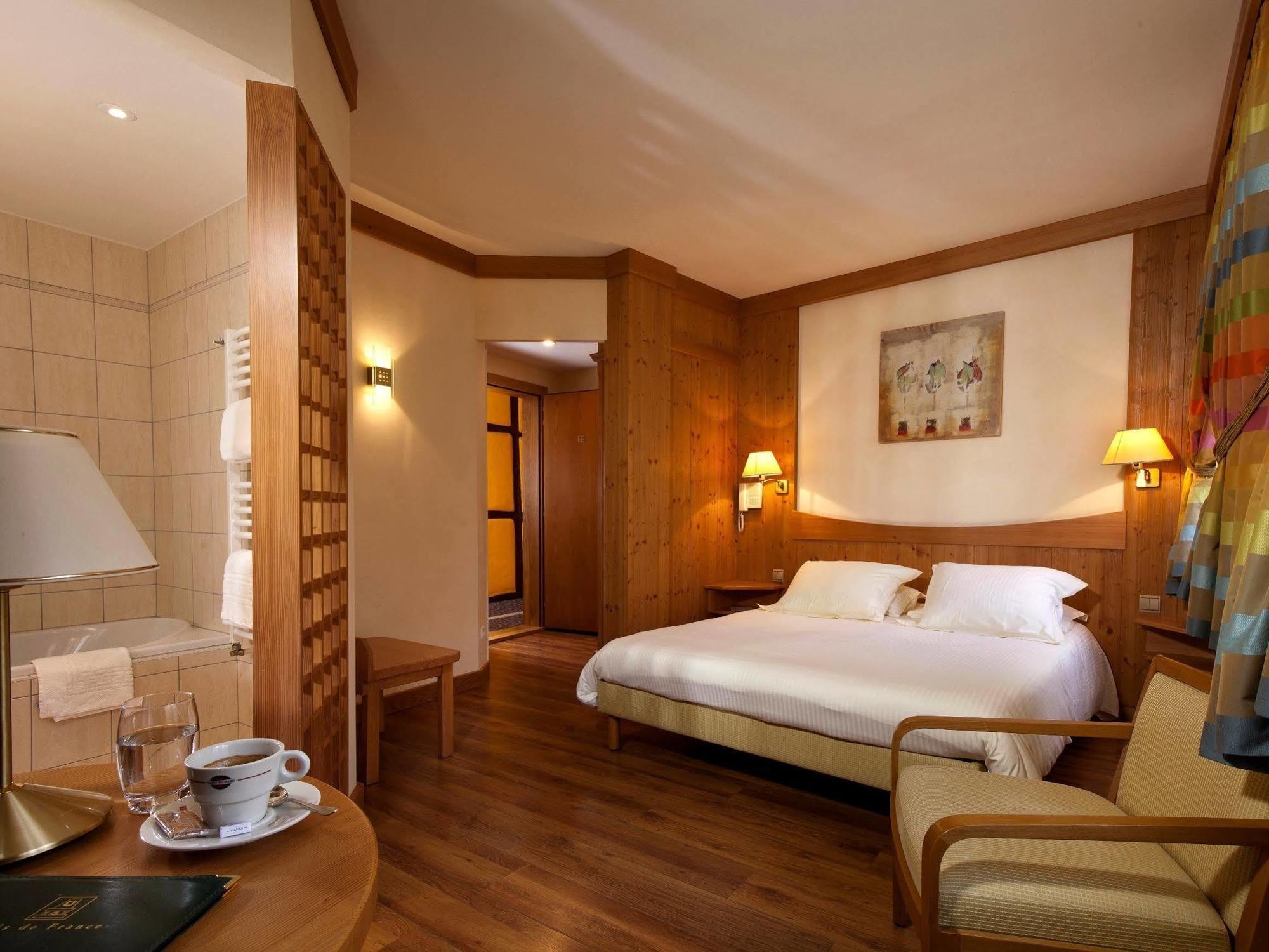 Logis Hotel De La Tour Ribeauvillé Zewnętrze zdjęcie